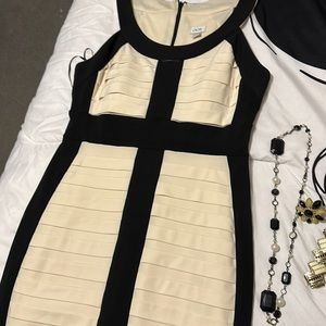 Everything must go! Make an offer on Cache dress & accessories bundle!